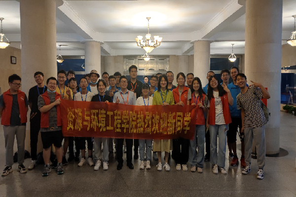 冰球突破mg正规官网圆满完成2021级本科生迎新工作