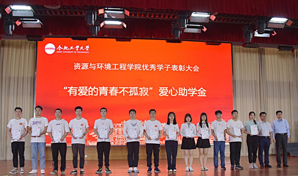 冰球突破mg正规官网开展“青春心向党·百年颂芳华”优秀学子表彰大会暨“唱支山歌给党听”青春红歌会