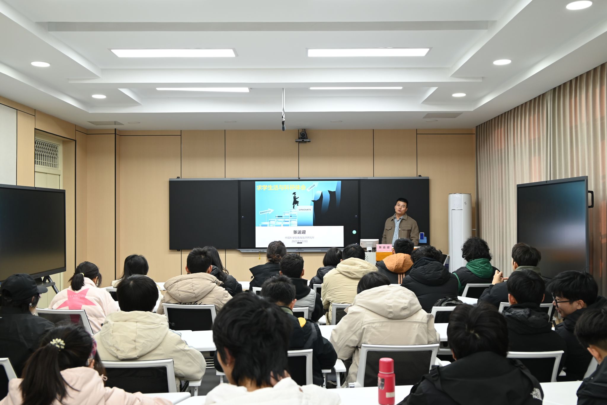 冰球突破mg正规官网优秀校友报告会顺利举行