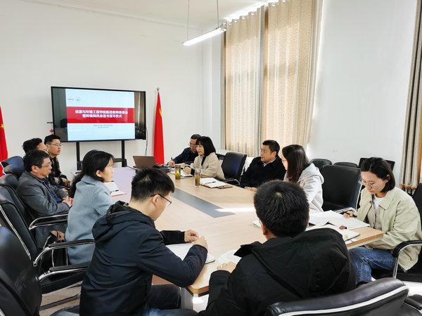 冰球官网召开新进教师座谈会暨师德师风承诺书签订仪式