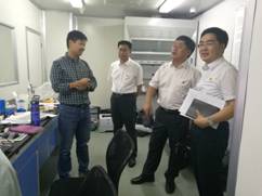 校党委书记余其俊调研冰球官网实验室平台建设
