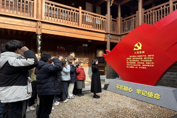 冰球突破mg正规官网开展“六尺巷里忆初心 廉洁守纪担使命”廉洁教育主题实践活动