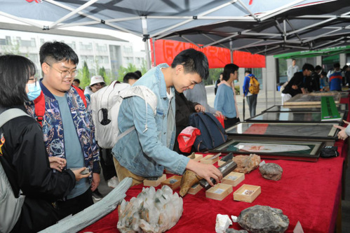 冰球突破mg正规官网首届地球文化节开幕