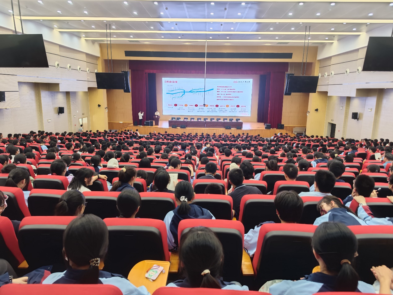 冰球突破mg正规官网在铜陵中学签约挂牌冰球突破mg正规官网 优质生源基地