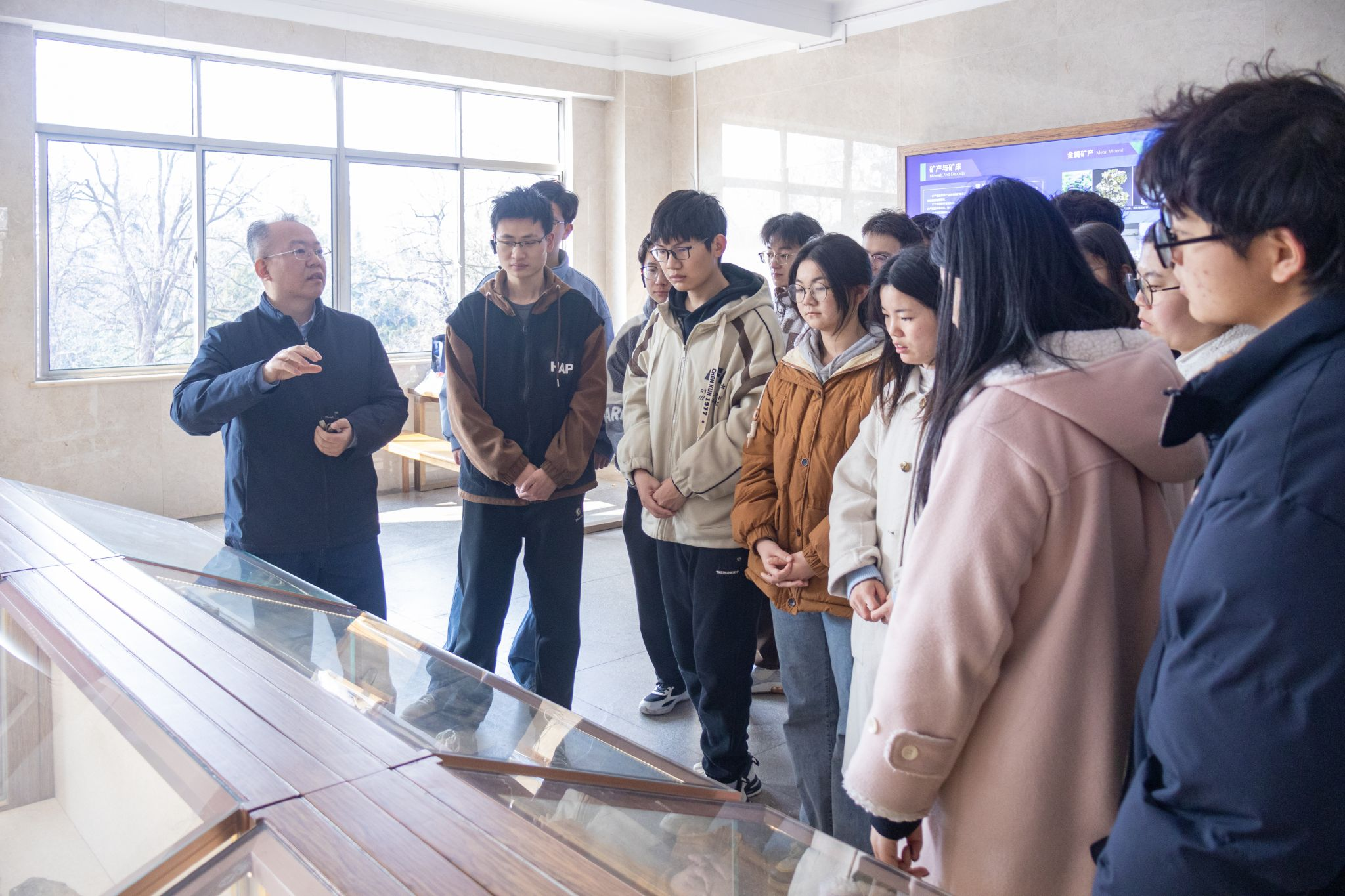 冰球突破mg正规官网开展“开学第一课”系列主题教育活动构建“三维驱动”全链条育人新范式