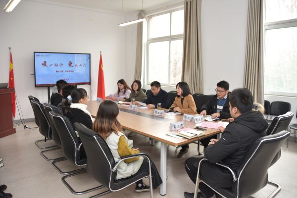 冰球突破mg正规官网举行“暖冬工程”发放仪式暨学生座谈会