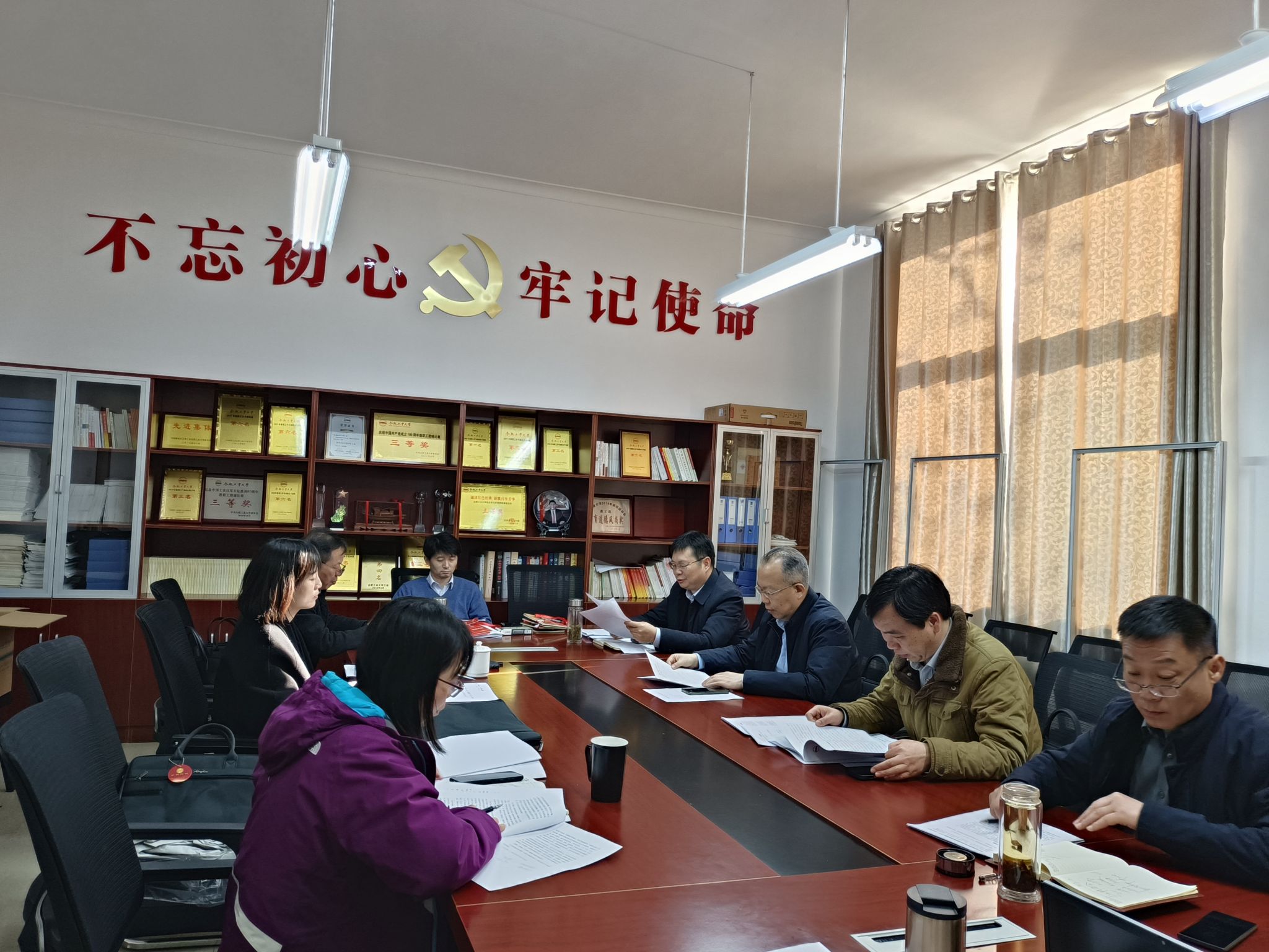 冰球突破mg正规官网专题传达学习研讨全国两会精神