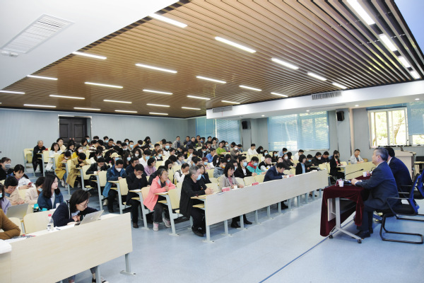 冰球突破mg正规官网举办主题教育专题读书会
