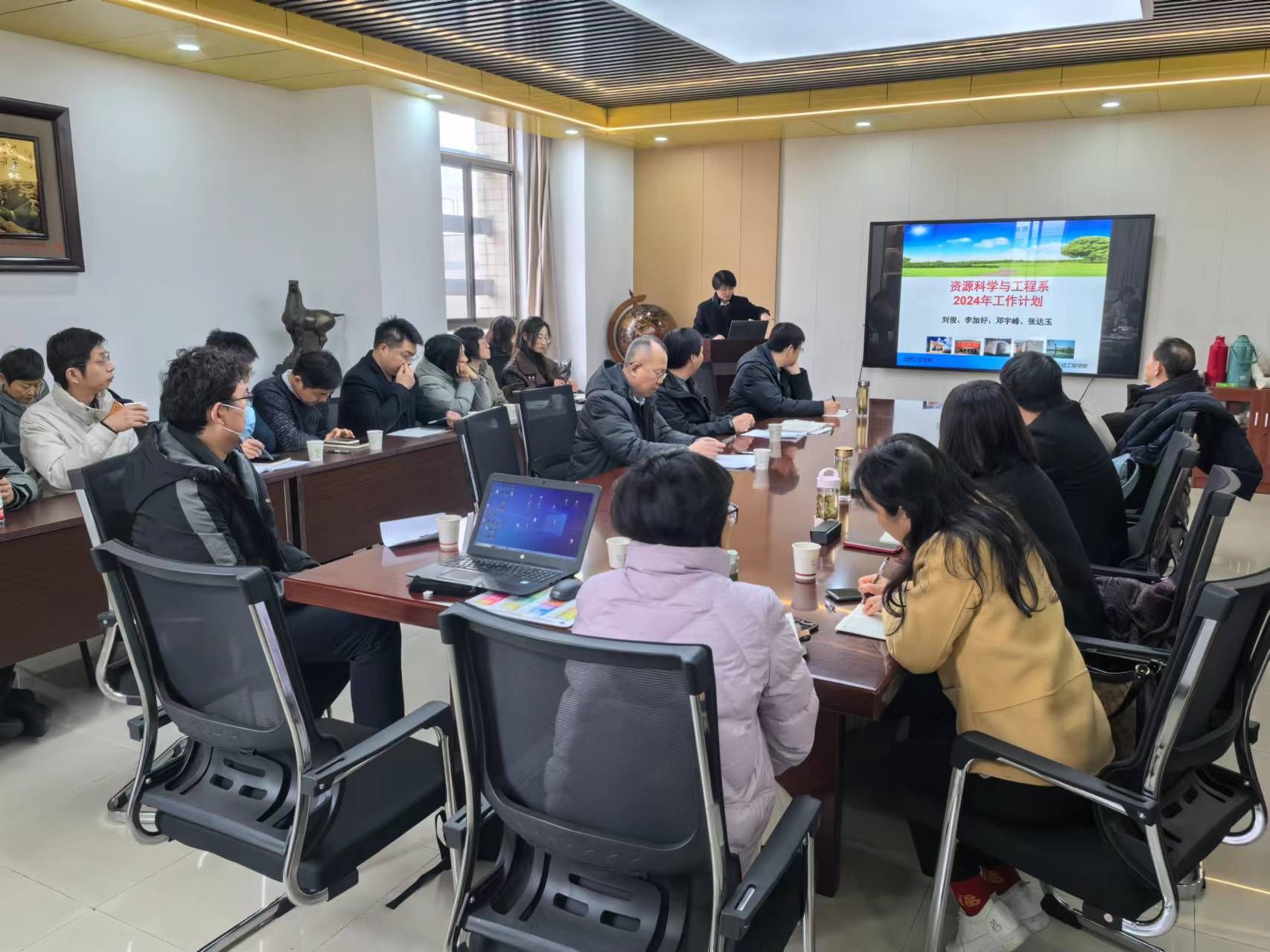 冰球突破mg正规官网召开2024年工作研讨会